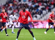 英雄联盟总决赛门票-足球场上的风暴：球队展现实力冲刺榜首