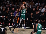 英雄联盟总决赛赛程-篮网横扫新疆队，乔治扛起全队