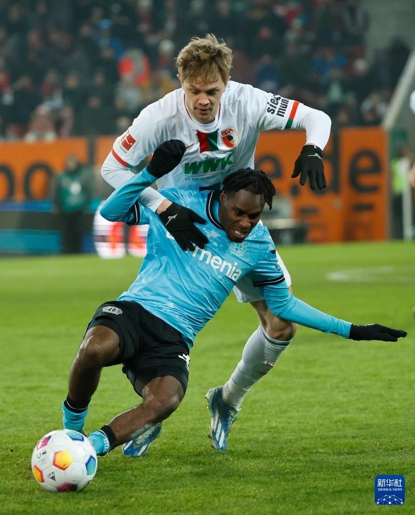 包含奥格斯堡客场逆转，头号前锋力挺的词条