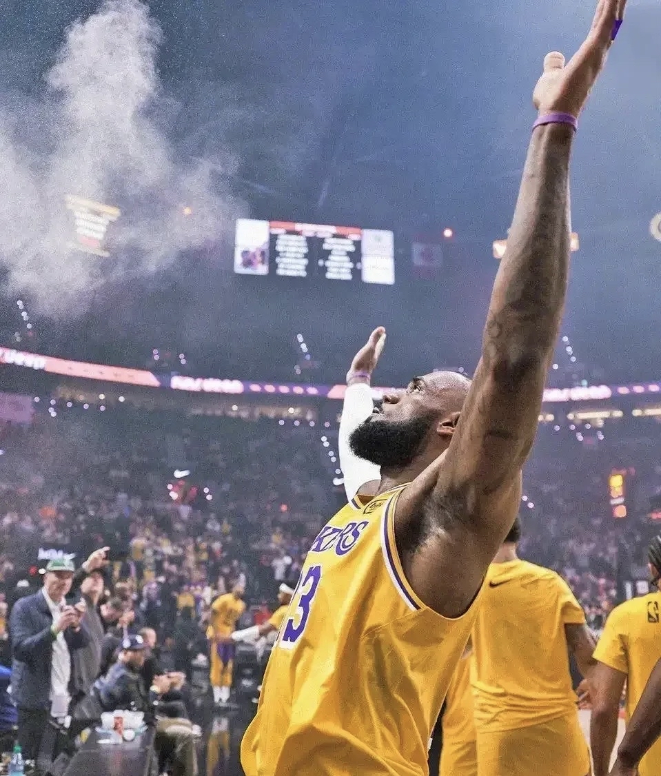 詹姆斯带队风光赢!湖人NBA总决赛夺冠 詹姆斯带队风光赢!湖人NBA总决赛夺冠