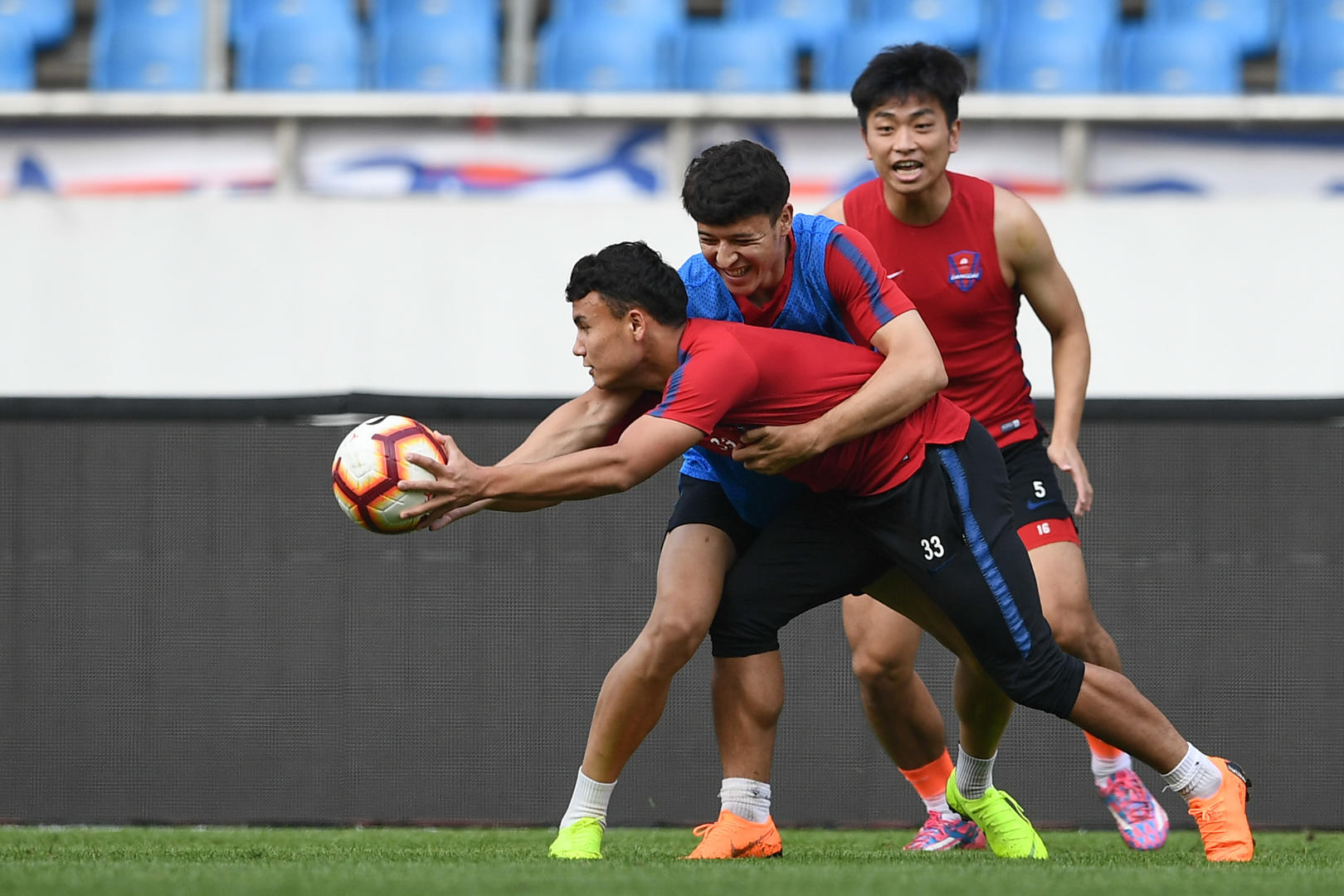 重庆力帆新援到队,备战状态良好 重庆力帆新援到队,备战状态良好