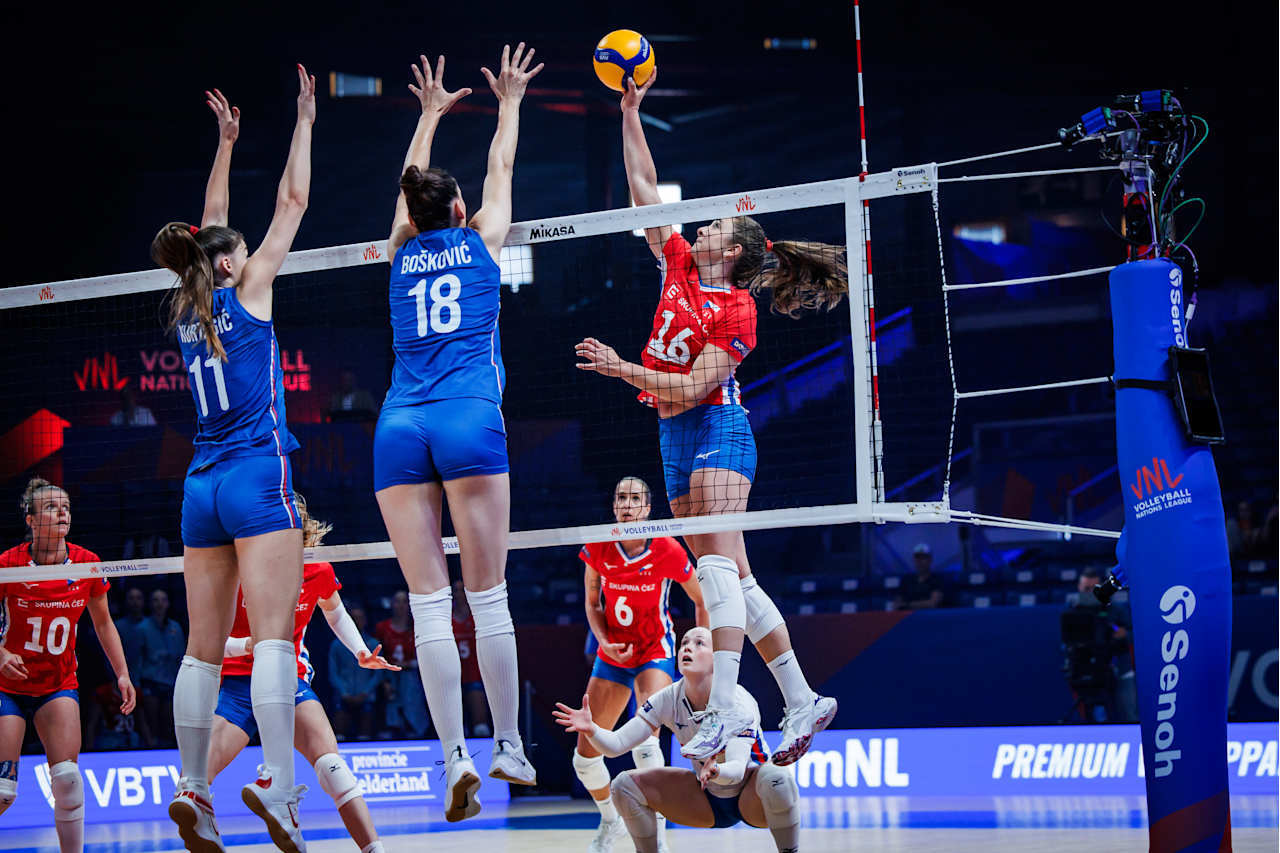 塞尔维亚队实力无双领跑实现女足逆袭 塞尔维亚队实力无双领跑实现女足逆袭