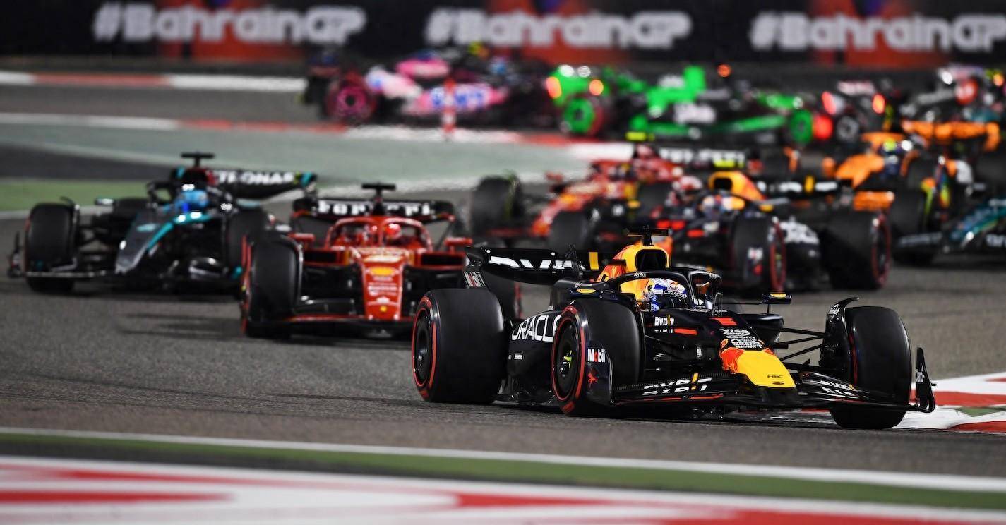 包含梅赛德斯翻盘雷诺车队，维斯塔潘扛起全队的词条