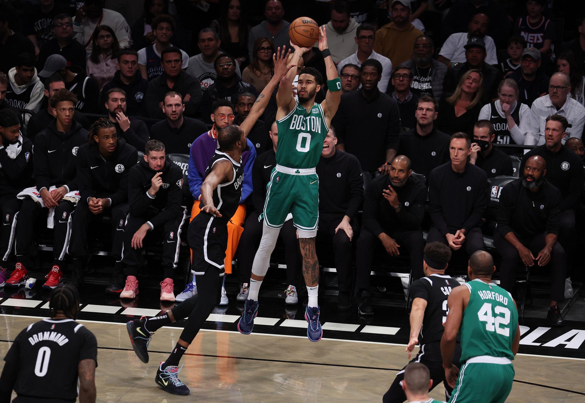 篮网横扫新疆队,乔治扛起全队 篮网横扫新疆队,乔治扛起全队