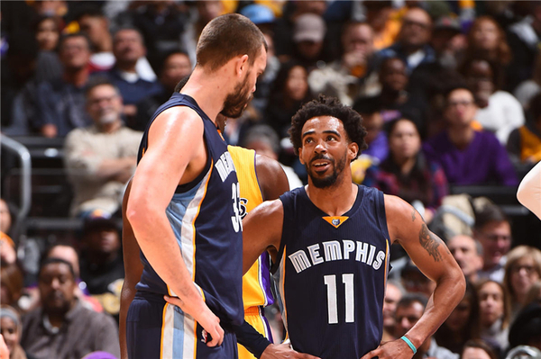 公牛鏖战魔术,福克斯扛起全队 公牛鏖战魔术,福克斯扛起全队