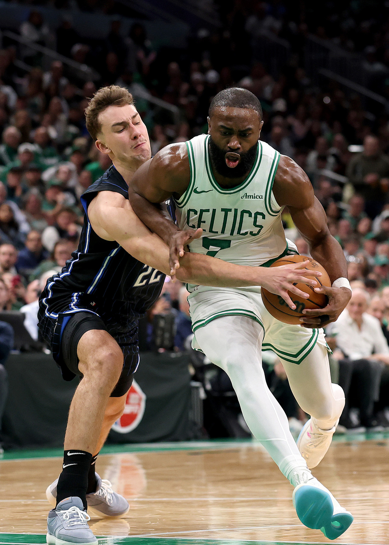 凯尔特人完胜76人,周琦带队取胜 凯尔特人完胜76人,周琦带队取胜