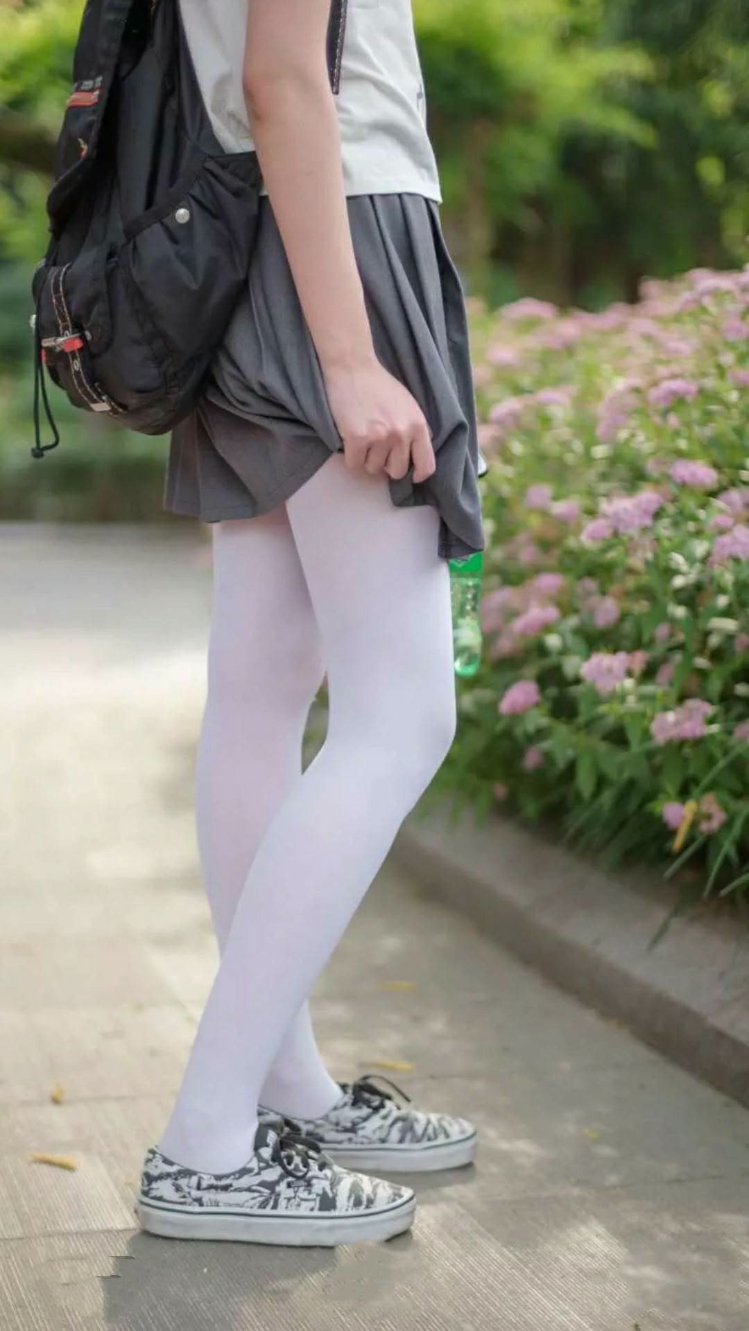 赛道与球场的双重奏,当鹈鹕展翅骑士低头,杜兰特化身赛道终极主宰