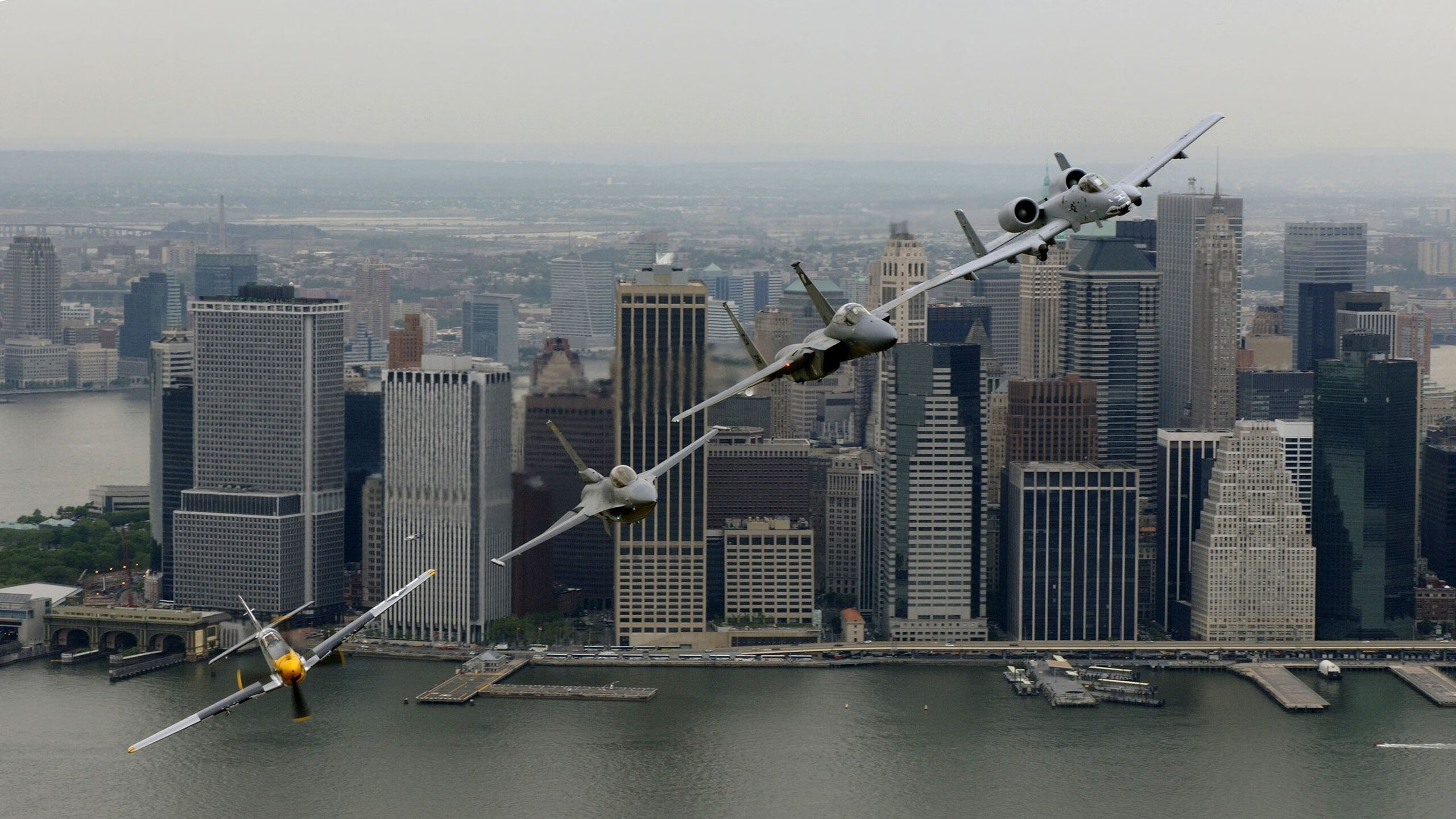 霍勒迪的雷暴,老鹰的冰层,当进攻的轰鸣撞上防守的叹息
